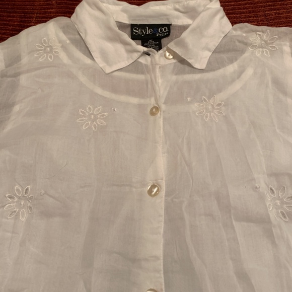 White Button-Down Shirt w/t Stitched Flowers - Picture 2 of 13
